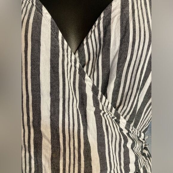 Old Navy gray and white striped wrap blouse - Picture 5 of 7